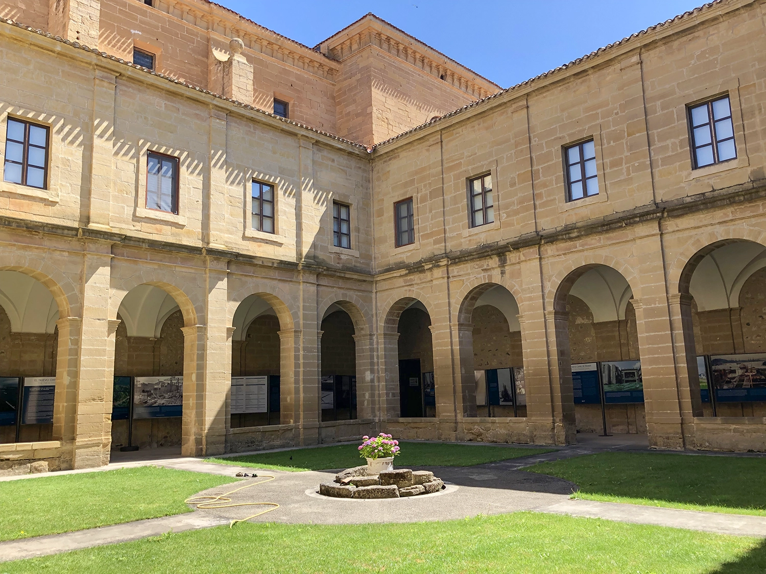 Claustro Herreriano